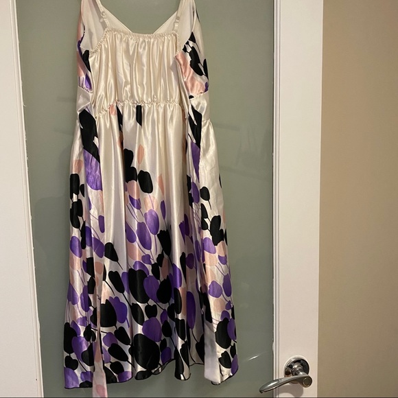Silky flowy dress - Picture 6 of 6